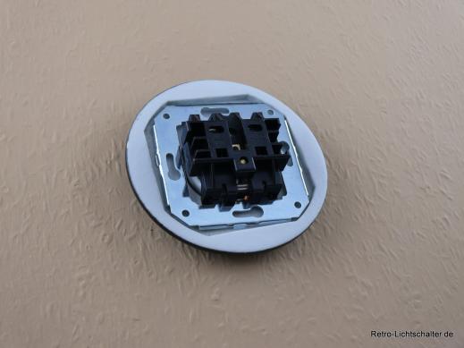 Garby Colonial Schukoporzellansteckdose schwarz im Einfachrahmen Porzellan schwarz 16A/250VAC von hinten