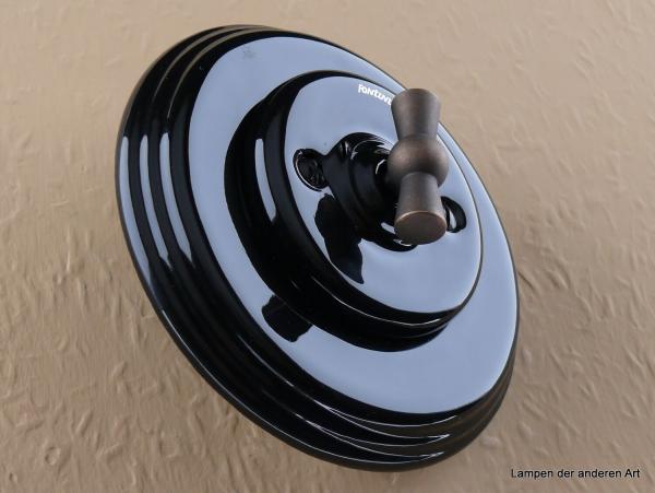 Garby Colonial Serien-Porzellandrehschalter schwarz im Einfachrahmen Porzellan schwarz Knebel Messing patiniert