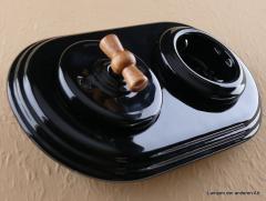 Garby Colonial 2fach Kombination, Aus-Wechsel-Porzellandrehschalter schwarz,  Knebel Holz Buche honigfarben, Steckdoseneinsatz Porzellan schwarz, seitlich